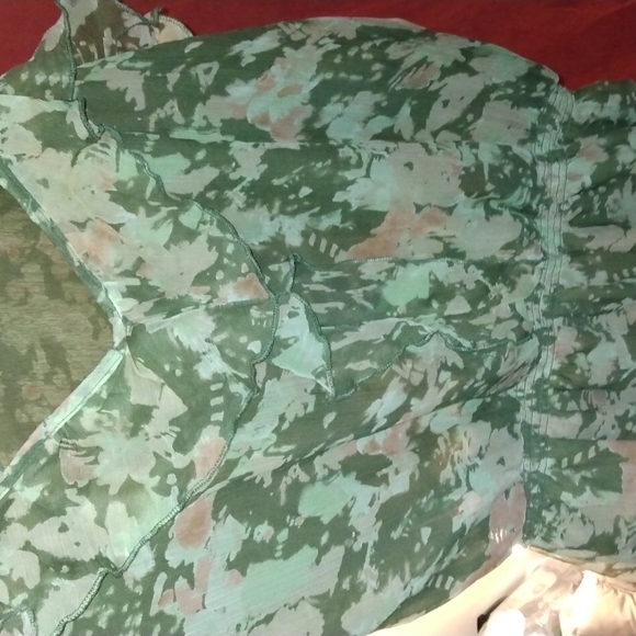 Mudd sleeveless top camo green size L in great used condition - Picture 11 of 16